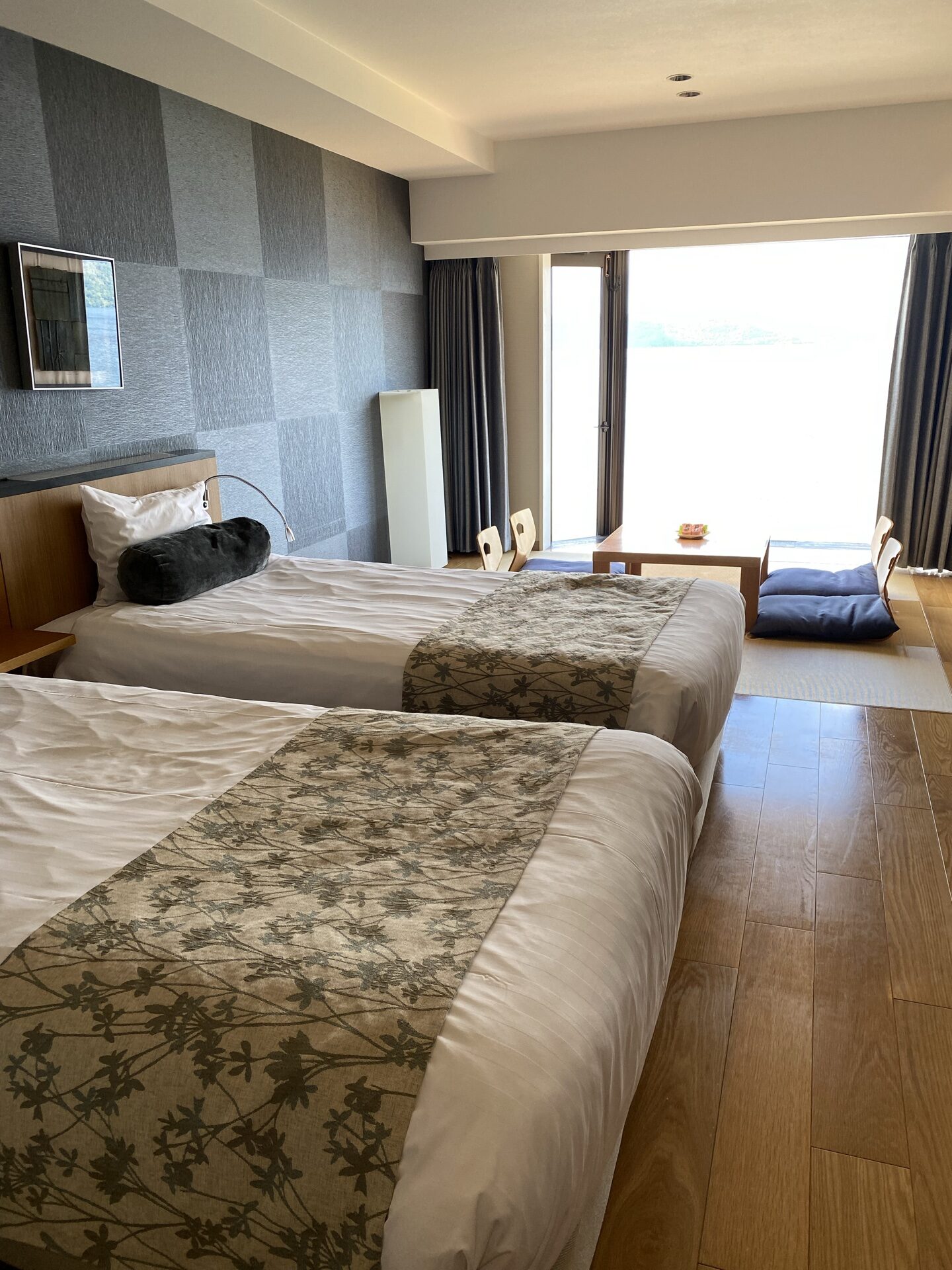 お部屋からの洞爺湖ビュー